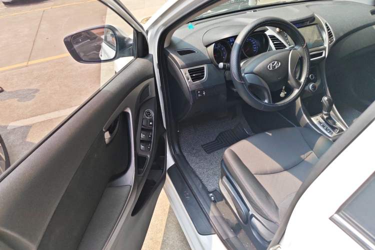 Used Hyundai Elantra (5th Generation / Langdong) 2016 1.6L Automatic Smart Version Driver Seat