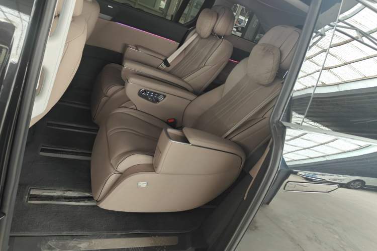 Used XPeng X9 2025 740 Ultra-Long Range Max Left Rear Seat