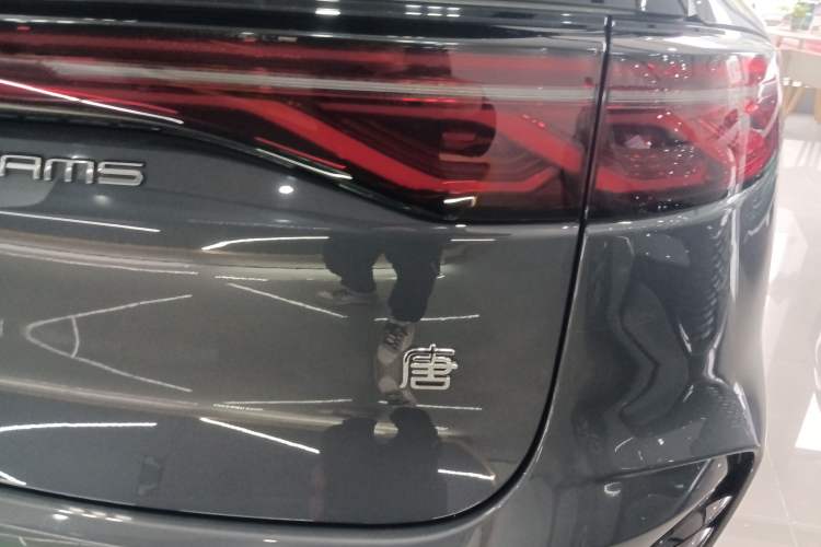 Used BYD Tang New Energy 2024 DM-i Glory Edition 112KM Flagship Model Right Rear Taillight