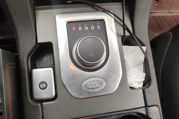 Used Land Rover Discovery 2016 3.0 SC Obsidian Black Heritage Edition SE
