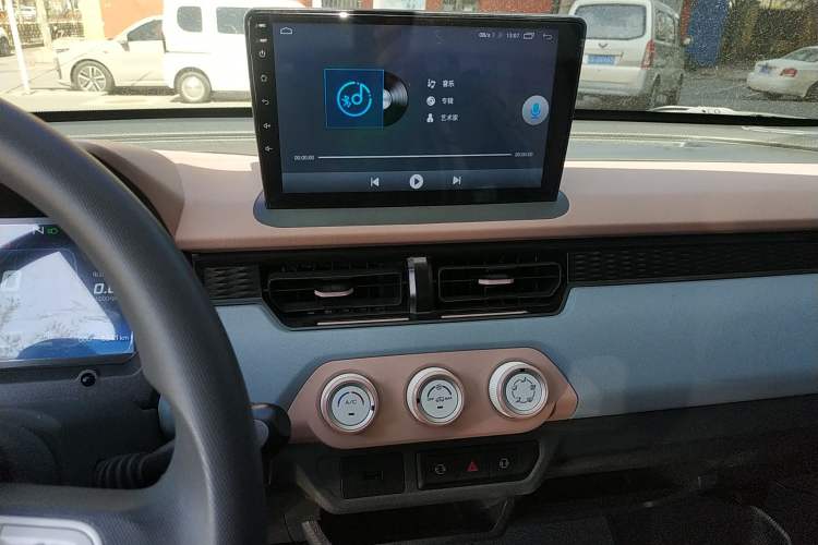 Used Chery QQ Ice Cream 2025 205km Qi Energy Version Audio And AC Panel