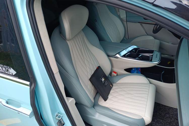 Used SAIC MAXUS Dajia 9 2022 Long-Range High-Mountain Six-Seater Version
