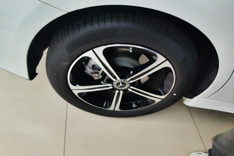 Used Mercedes-Benz A-Class 2022 Revised Version A 200 L Sport Sedan Fashionable Style
