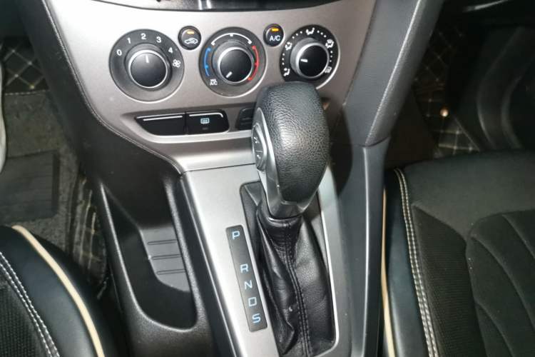 Used Ford Focus 2012 Hatchback 1.6L Automatic Comfort Model Gear Lever