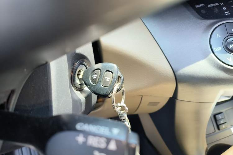 Used Toyota RAV4 2012 Luxurious 2.4L Automatic 4x4 with Stylish Features