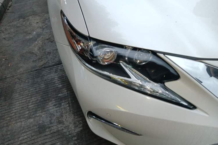Used Lexus ES 2015 300h Luxury Edition Right Front Headlight