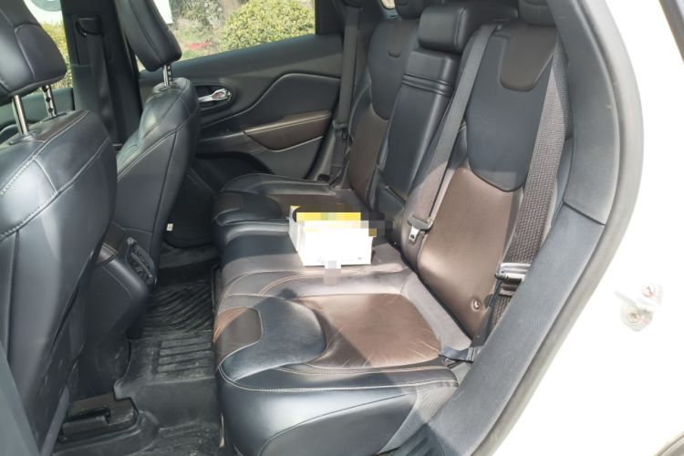 Used Jeep Cherokee 2016 2.4L Leading Smart Version
