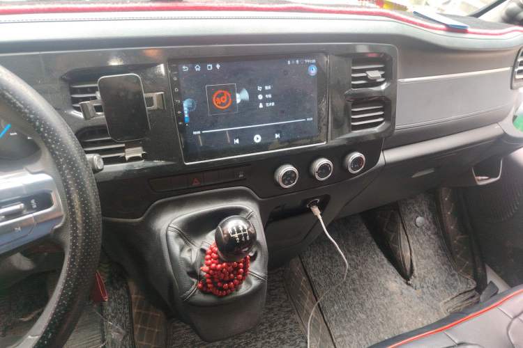 Used JMC Fushun 2023 2.0T Manual Mid-Drive Mid-Roof Commercial Multi-Purpose 7-Seater Passenger Vehicle Audio And AC Panel