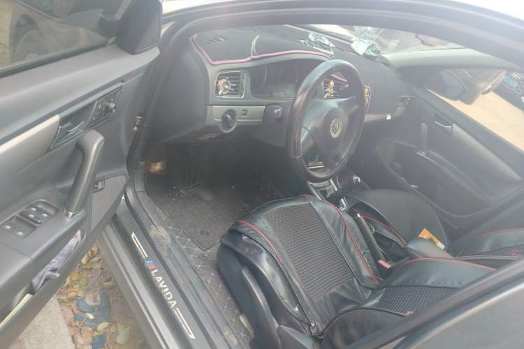 Used Volkswagen Lavida 2013 1.4TSI Manual Comfort Edition Driver Seat