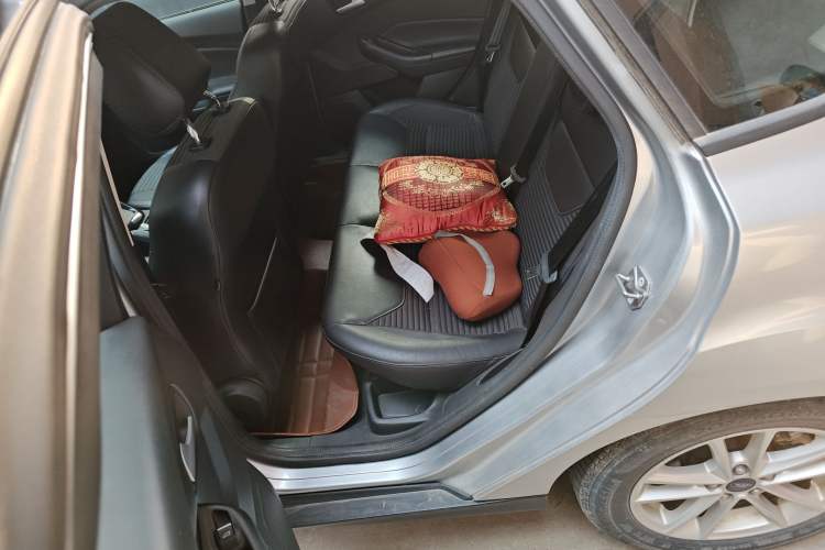 Used Ford Focus 2015 Hatchback 1.6L Automatic Fashion Edition
