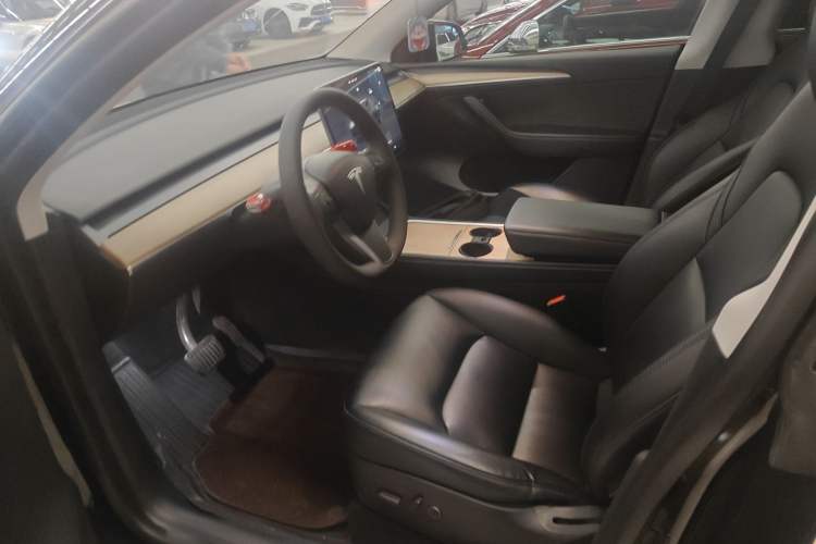 Used Tesla Model Y 2022 Long-Range All-Wheel-Drive Version