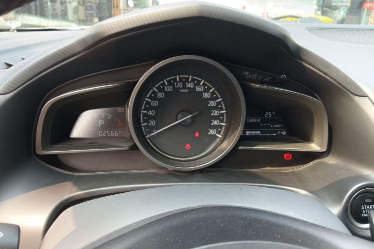 Used Mazda 3 Axela 2017 Sedan 1.5L Automatic Comfort Model China VI Standard Instrument Cluster