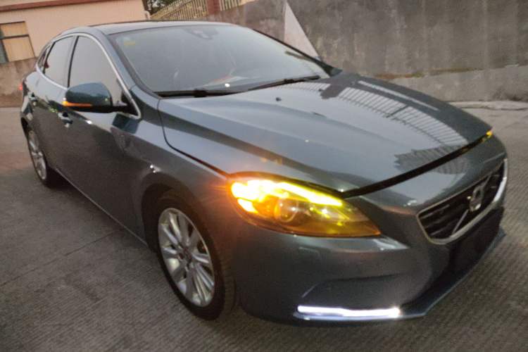 Used Volvo V40 2014 2.0T Zhiya Edition