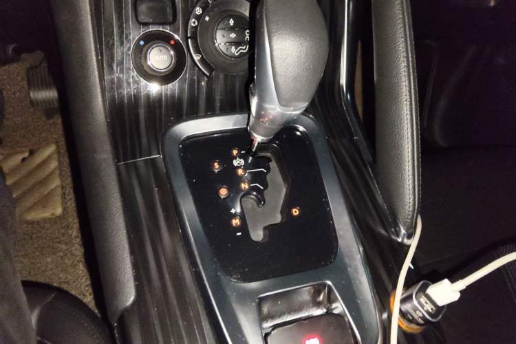 Used Peugeot 3008 2013 1.6THP Automatic Prestige Edition Gear Lever