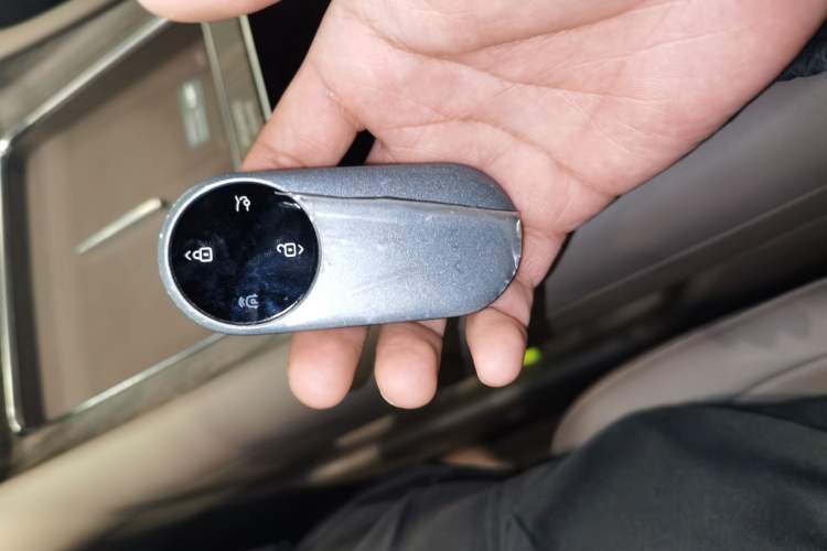 Used Hima AITO M8 2025 Model Pure Electric Ultra Six-Seat Four-Wheel-Drive Version
