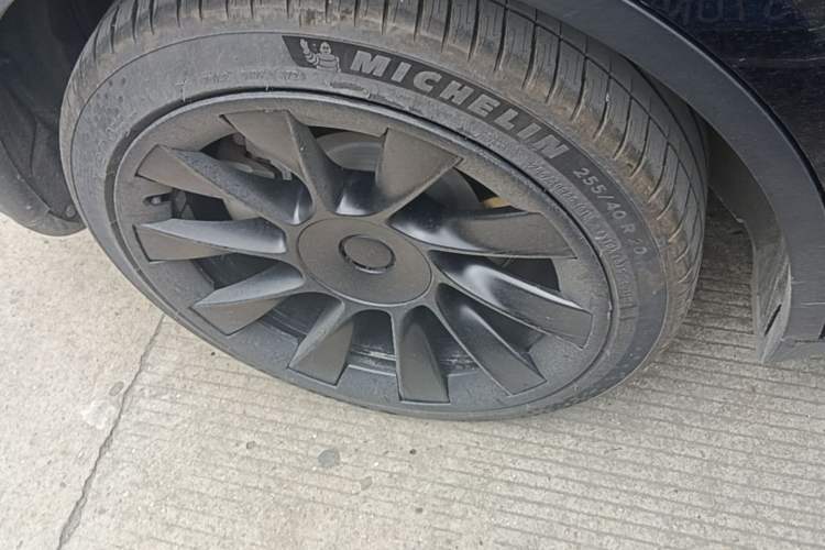 Used Tesla Model Y 2021 Long-Range All-Wheel-Drive Version 3D7
