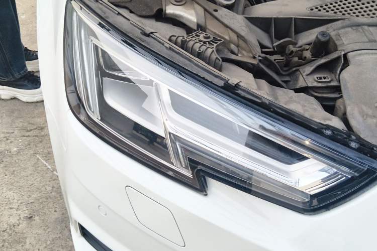 Used Audi A4L 2017 40 TFSI Fashion Model Right Front Headlight