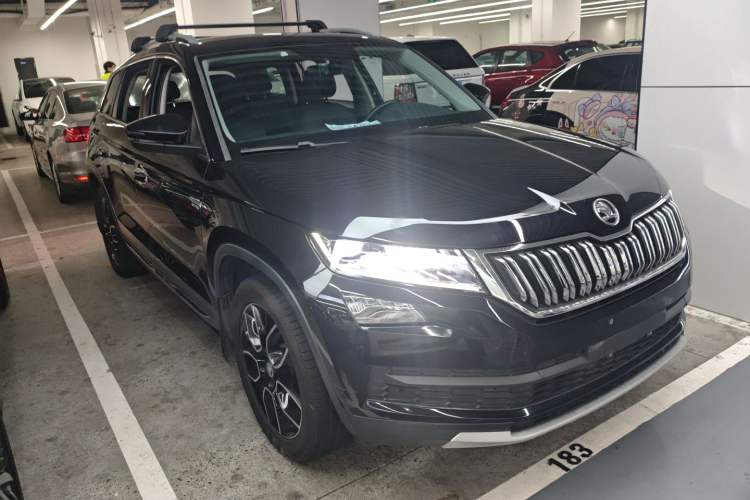 Used Skoda Kodiaq 2017 TSI330 7-Seater Two-Wheel-Drive Luxury Edition Front Right 45 Deg