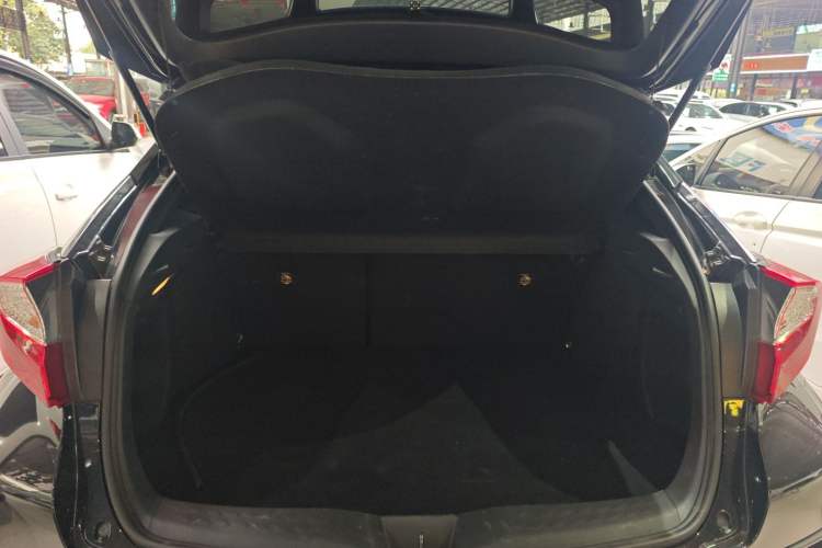 Used Toyota IZOA 2018 2.0L Yichi Version China VI Standard
