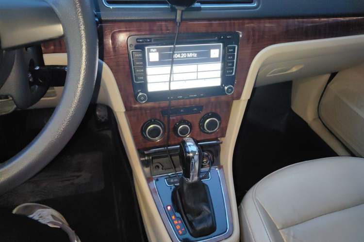 Used Volkswagen Lavida 2013 1.4TSI DSG Comfort Edition Audio And AC Panel