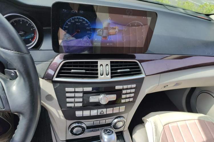 Used Mercedes-Benz C-Class 2011 C 180K Classic model Audio And AC Panel