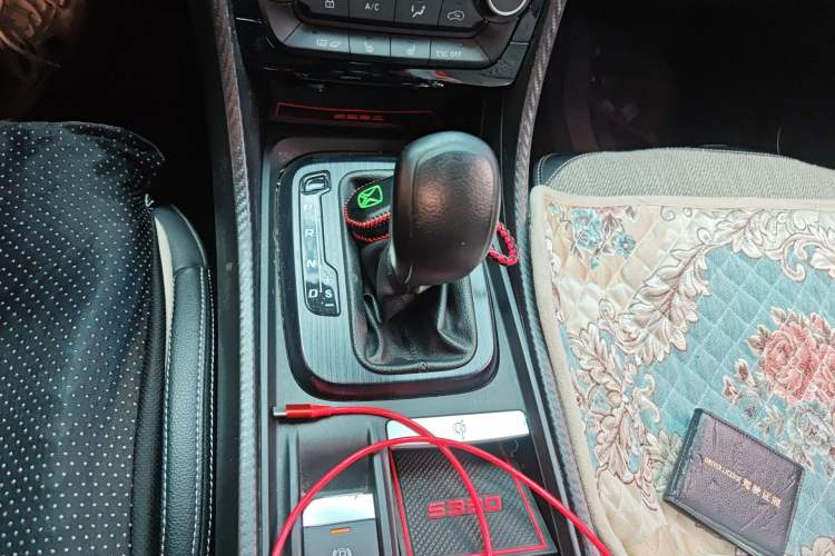 Used JMC Yusheng S330 2016 1.5L GTDi Automatic Two-Wheel Drive Prestige Edition Gear Lever