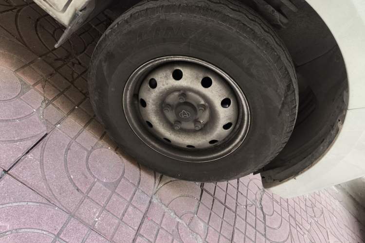 Used Chana Ruixing EM60 2025 Passenger Version Comfort Edition 6 Seats 300 km Range Side-Hinged Doors