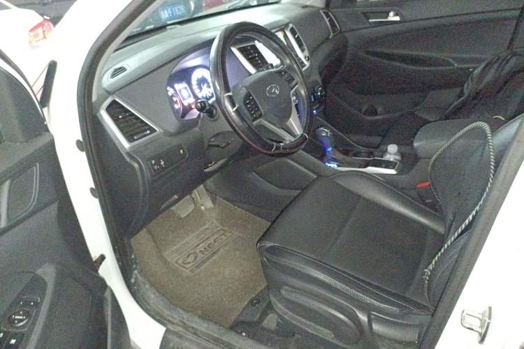 Used Hyundai Tucson 2015 1.6T Dual-Clutch Two-Wheel-Drive Smart Model Driver Seat