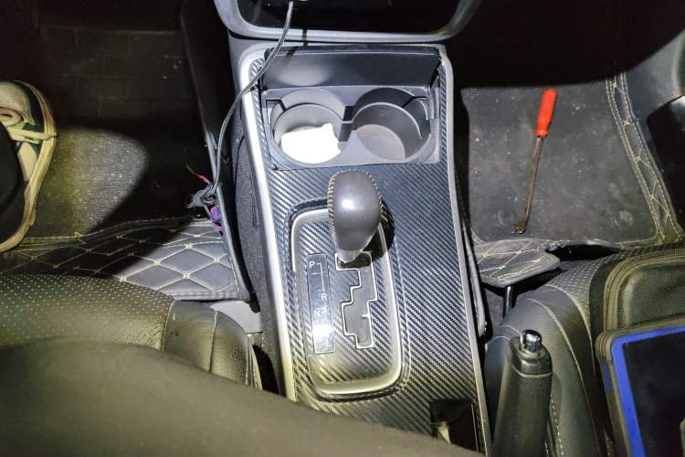 Used Mitsubishi Outlander 2017 2.0L Two-Wheel Drive Glory Edition 5 Seats Gear Lever