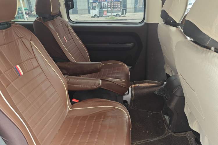 Used BAW Ruisheng Ace M7 2023 1.6L Standard Wheelbase Enjoy Edition 7-seater Left Rear Seat