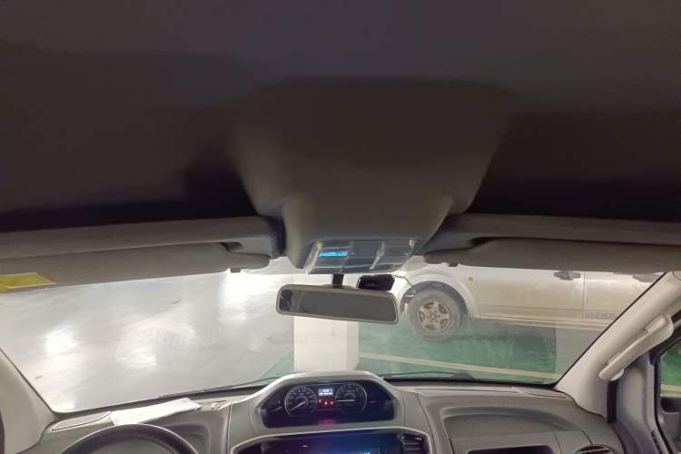 Used SAIC MAXUS Xintu V80 2021 2.0T Manual Classic Aoyuntong Short Wheelbase Mid-Roof 5/6-Seater
