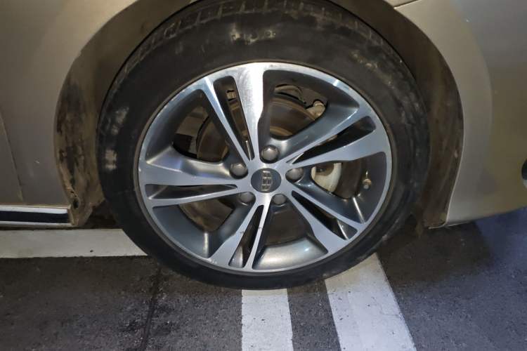 Used Geely Auto Binray 2018 14T CVT Binyi Edition Right Front Wheel Hub