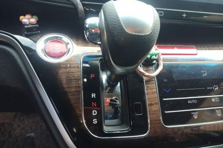 Used Honda Odyssey 2015 Updated Version 2.4L Smart Edition