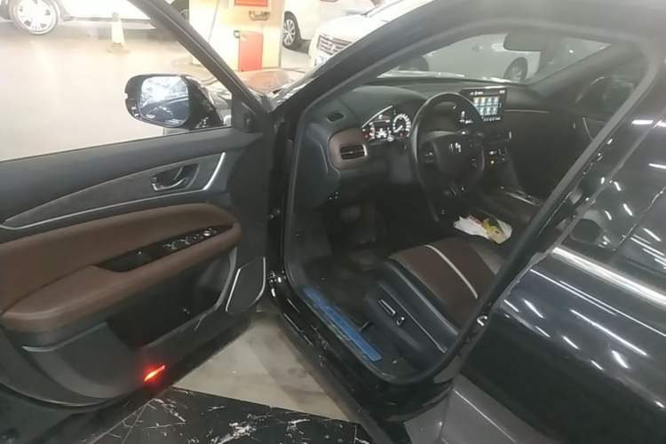 Used Honda UR-V 2023 370TURBO Two-Wheel-Drive Luxury Edition