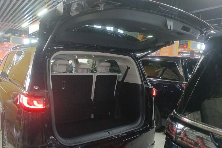 Used VOYAH Dream 2025 PHEV Four-Wheel Drive Prestige Kunpeng Edition