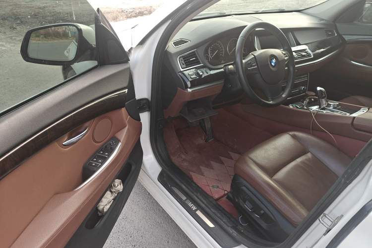 Used BMW 5 Series GT 2015 528i Leading Model
