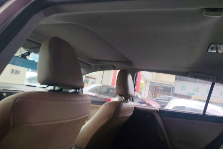 Used Toyota RAV4 2019 2.0L CVT Two-Wheel Drive Fashion X Limited Edition China VI Standard
