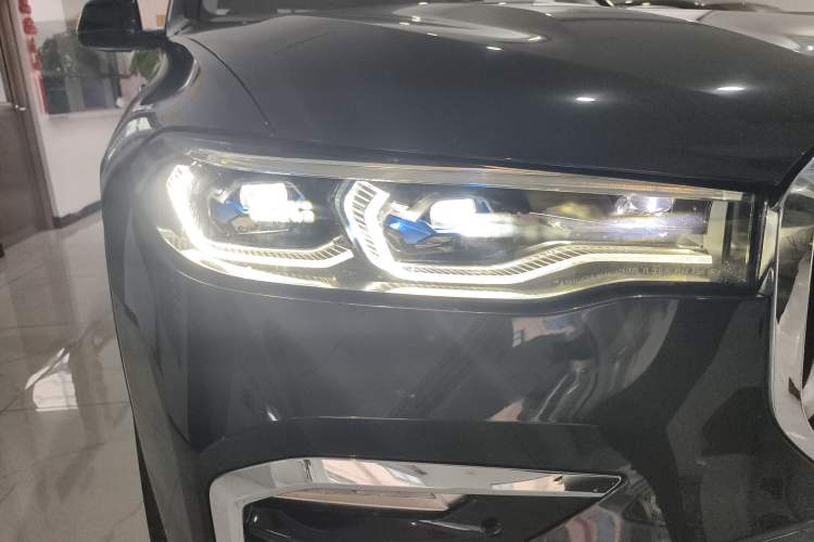 Used BMW X7 2022 xDrive40i Executive M Sport Package Right Front Headlight