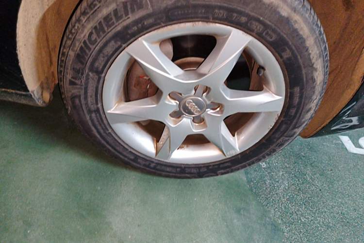 Used Audi A6L 2011 2.0 TFSI Automatic Standard Edition Right Front Wheel Hub