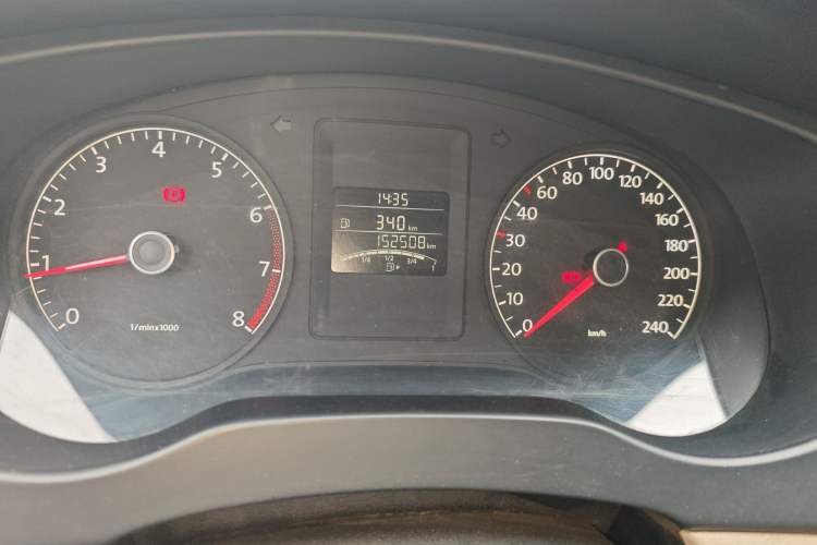 Used Volkswagen Sagitar 2014 Revised Version 1.6L Manual Comfort Edition Odometer Close Up