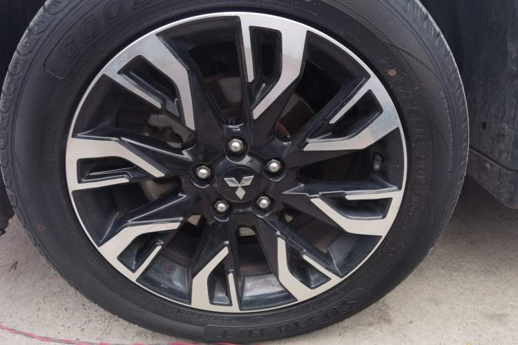 Used Mitsubishi Outlander 2019 2.0L Two-Wheel Drive Comfort Edition 7-Seater China VI Standard
