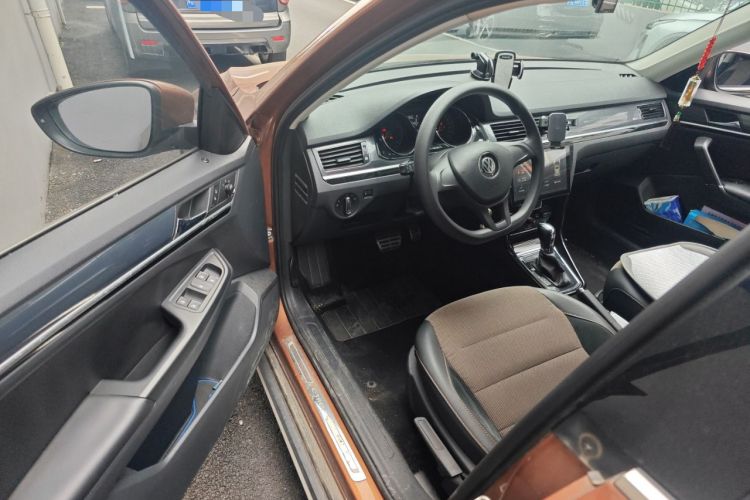 Used Volkswagen C-TREK 2017 230TSI DSG Comfort Version