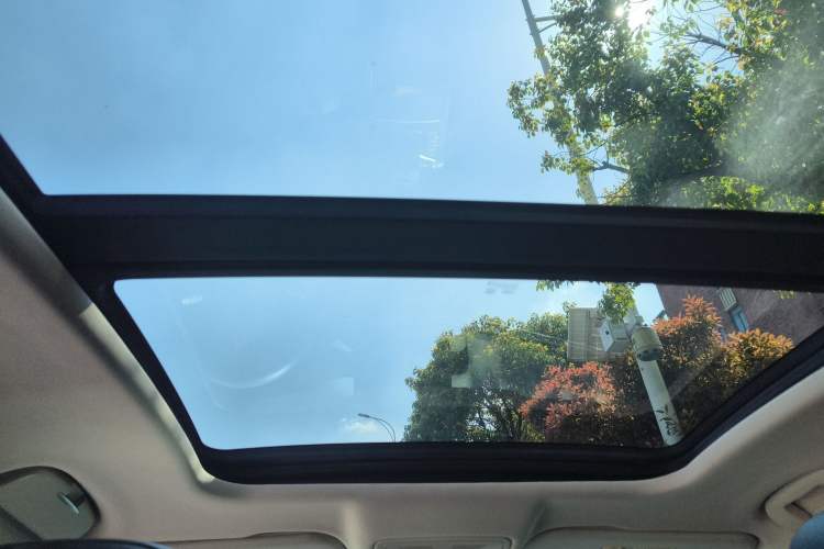 Used Hongqi H5 2022 Classic Model Facelift 1.8T Automatic Smart Connect Flagship Edition Headliner