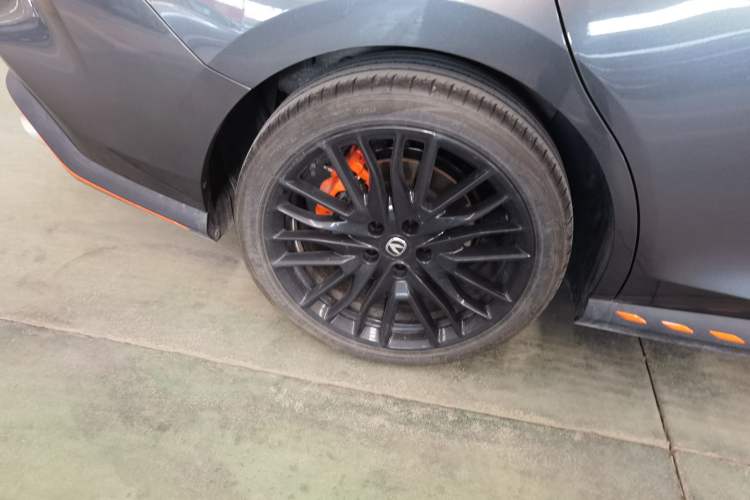 Used Changan UNI-V 2025 Model Third-Generation 2.0T Dynamic Edition