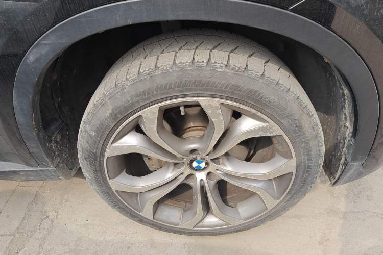 Used BMW X6 2016 xDrive35i Base Model Middle East Right Front Wheel Hub