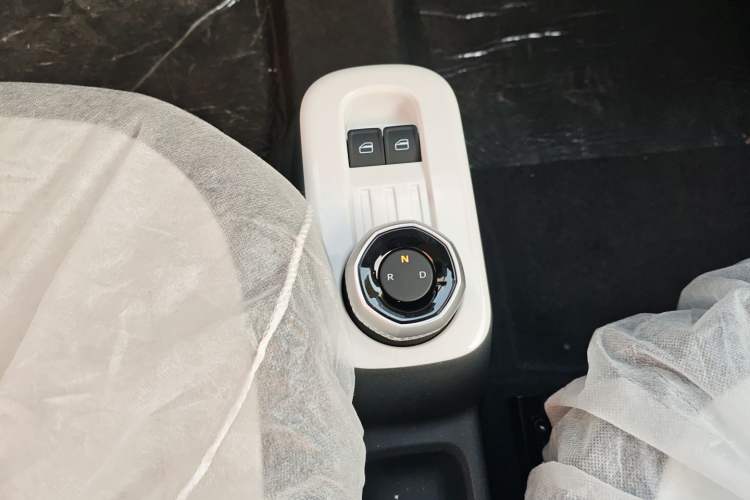 Used Geely Galaxy Panda 2025 210 km – Yuanqi Bear Gear Lever