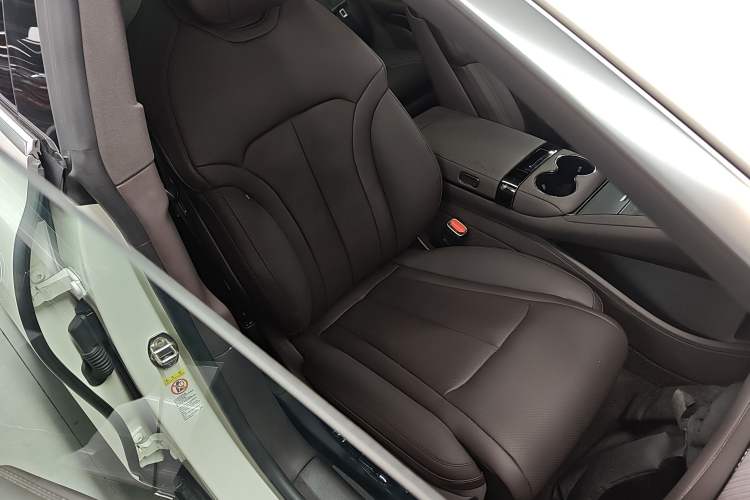 Used Denza Z9 2024 1100 km Four-Wheel Drive Max Version
