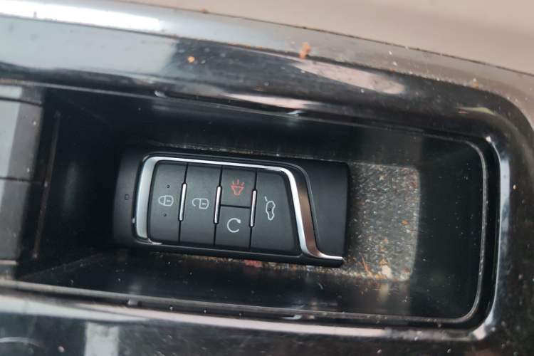 Used GAC Trumpchi GS8 2017 320T Four-Wheel Drive Luxury Smart Connectivity Version (7 Seats)
