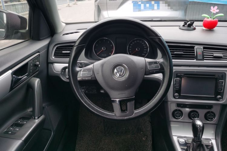 Used Volkswagen Gran Lavida 2013 1.4 TSI Automatic Luxury Model Steering Wheel