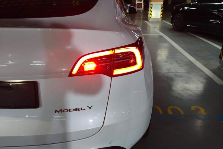 Used Tesla Model Y 2021 Long-Range All-Wheel-Drive Version
